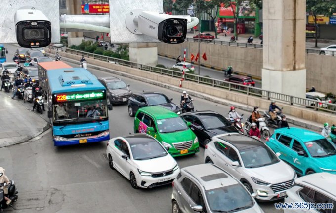 Camera giám sát trên đường Nguyễn Trãi， đoạn gần ngã tư Nguyễn Trãi - Khuát Duy Tiến. Ảnh: Hoàng Phong